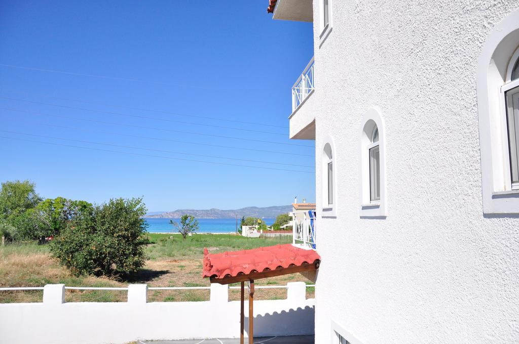 Phoenix Beachside Condos Kokkónion エクステリア 写真