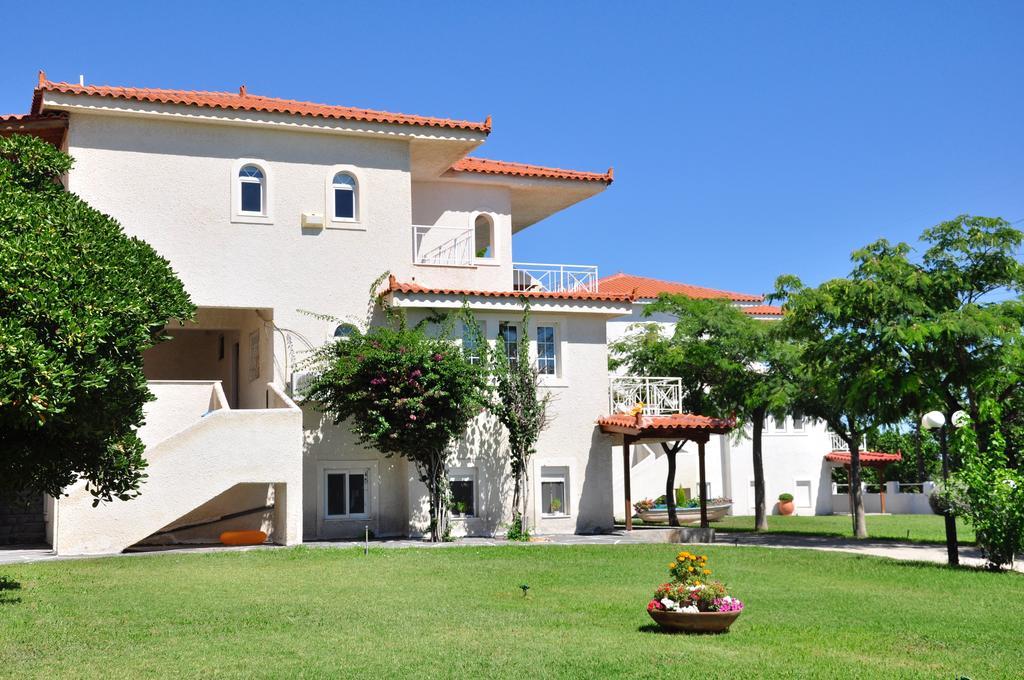 Phoenix Beachside Condos Kokkónion エクステリア 写真