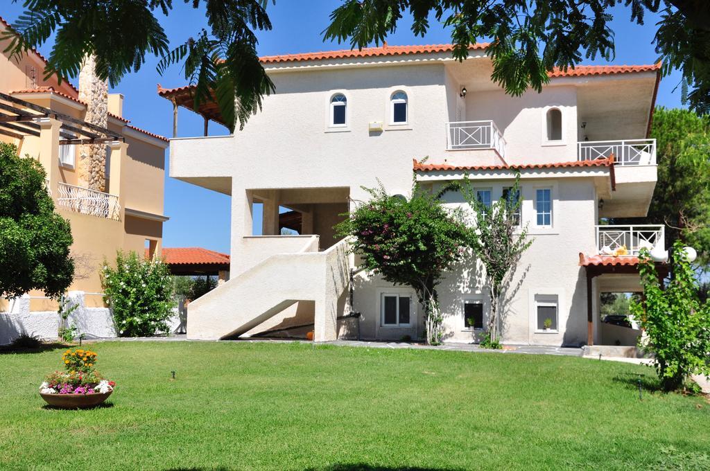 Phoenix Beachside Condos Kokkónion エクステリア 写真