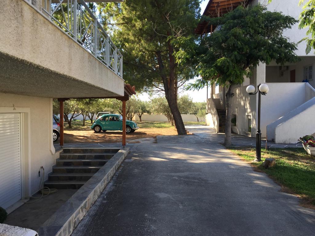 Phoenix Beachside Condos Kokkónion エクステリア 写真
